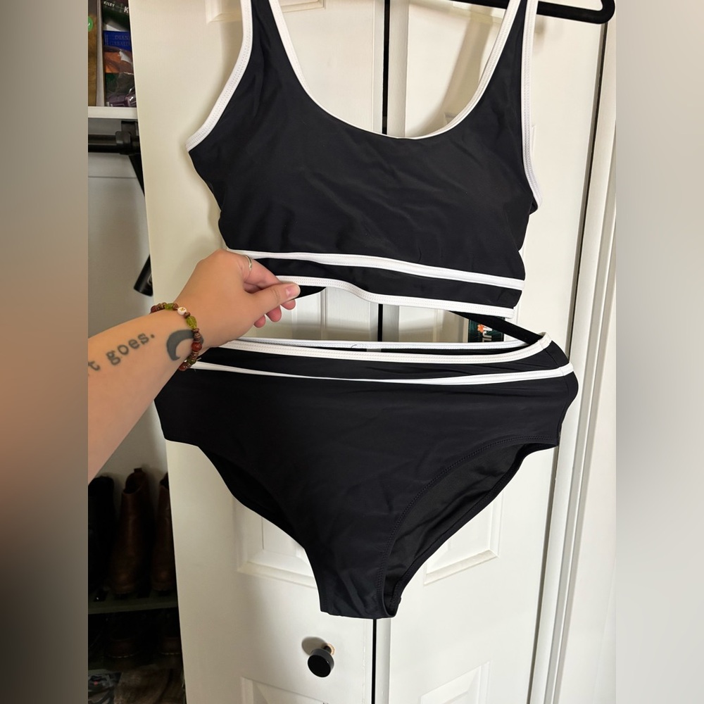 Black & White Contrast Tank Bikini Set - Women's Swim